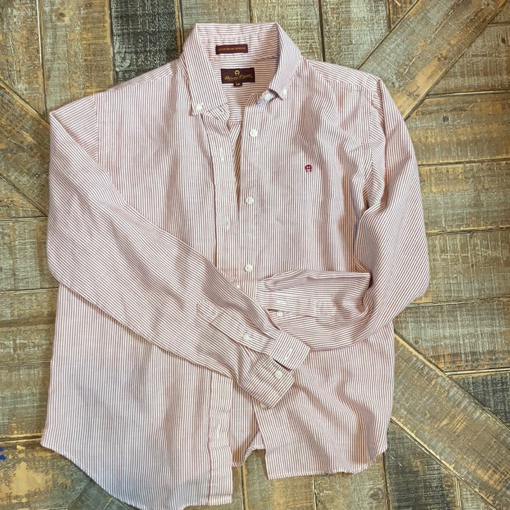 Vintage Etienne Aigner button up shirt. Small. Says size 12.